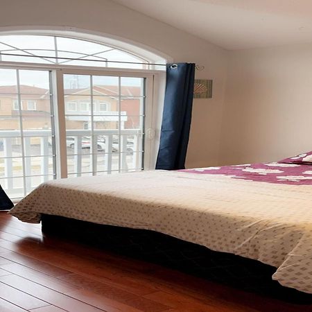 Bright Queen Room Close To Sheridan College And Airport Брамптън Екстериор снимка