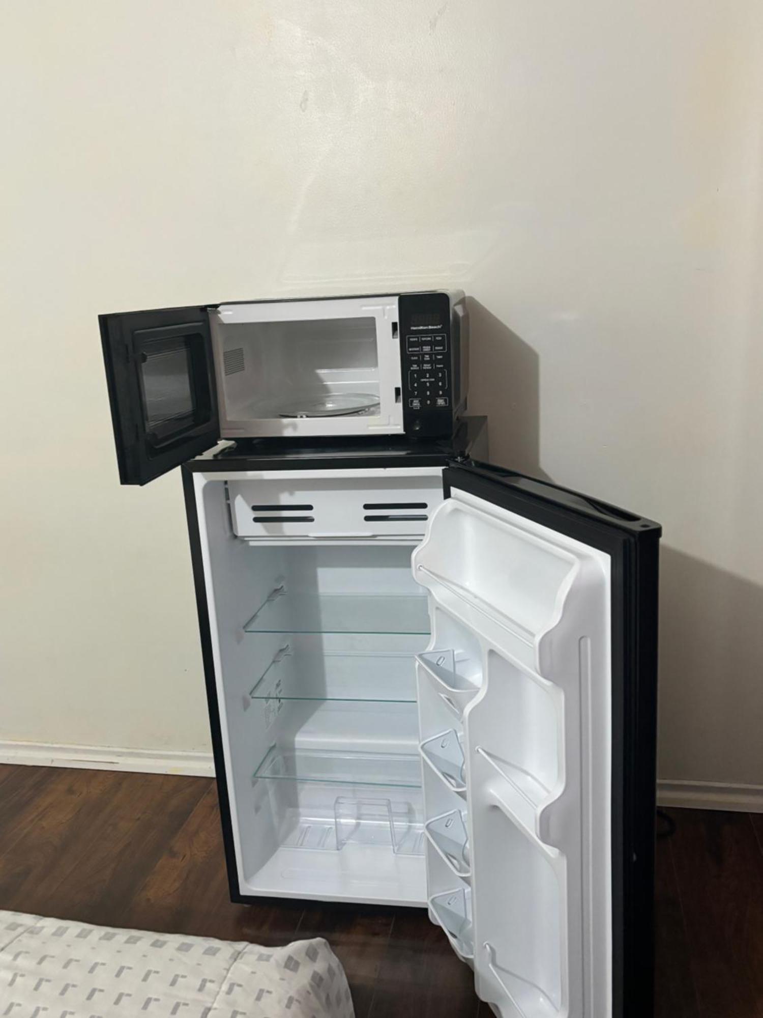 Bright Queen Room Close To Sheridan College And Airport Брамптън Екстериор снимка