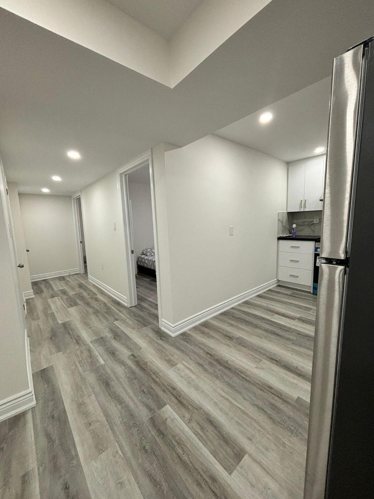 Bright Queen Room Close To Sheridan College And Airport Брамптън Екстериор снимка